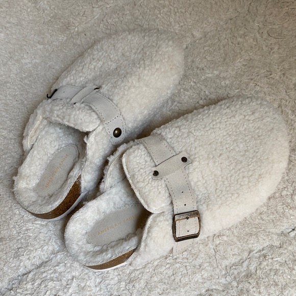 Cozy White Shearling Buckle Slippers Clogs - Picture 1 of 8
